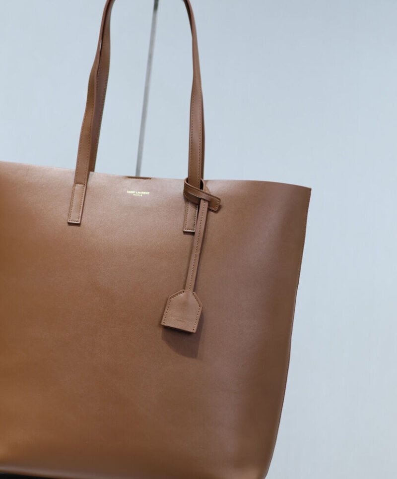 Saint Laurent Shopping Saint Laurent In Leather